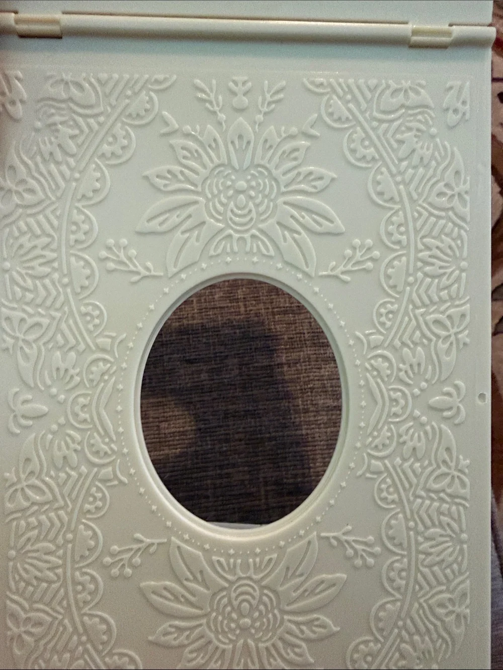 Oval holiday and all occasion Griffin embossing folders